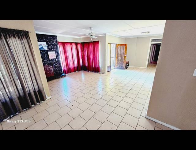 4 BEDROOM HOUSE FOR SALE IN ALBEMARLE EXT 1